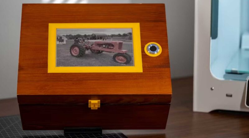 This guy built a memory box that shows photos on an e-ink display